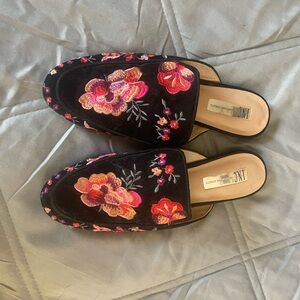 INC International Concepts Black Floral Mules